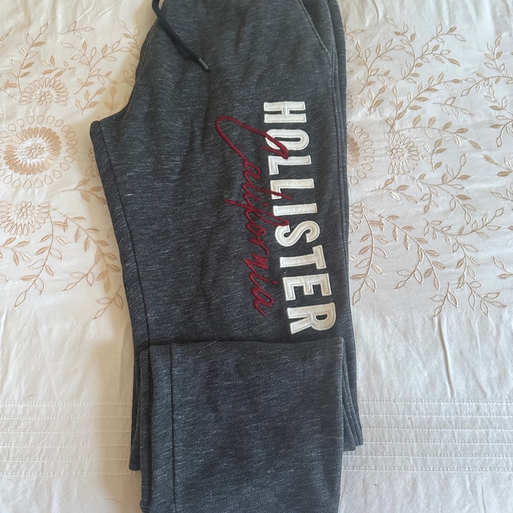 Hollister Co. Men’s Charcoal joggers - Picture 3 of 8